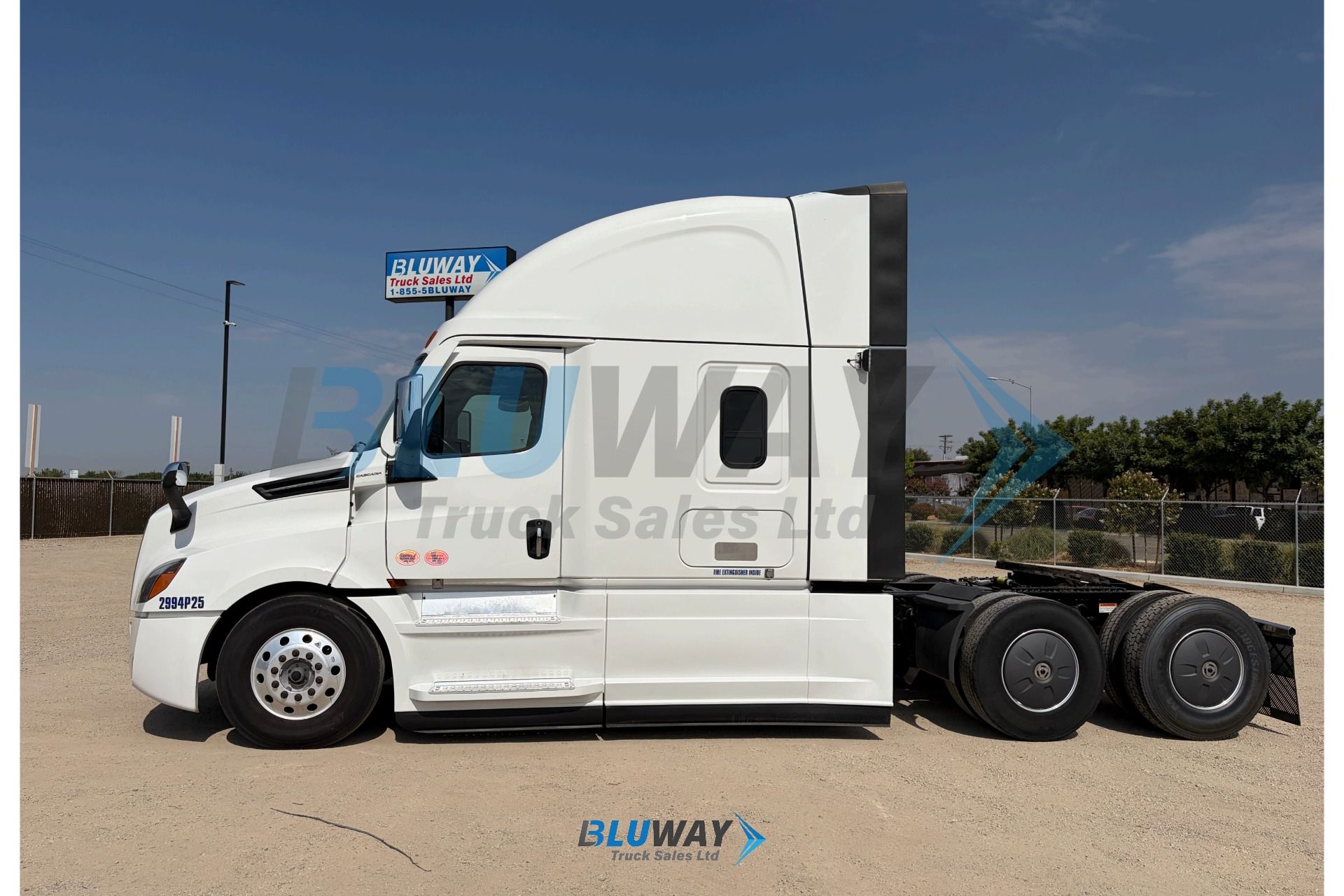 2025 Freightliner Cascadia โ photo 7 of 8