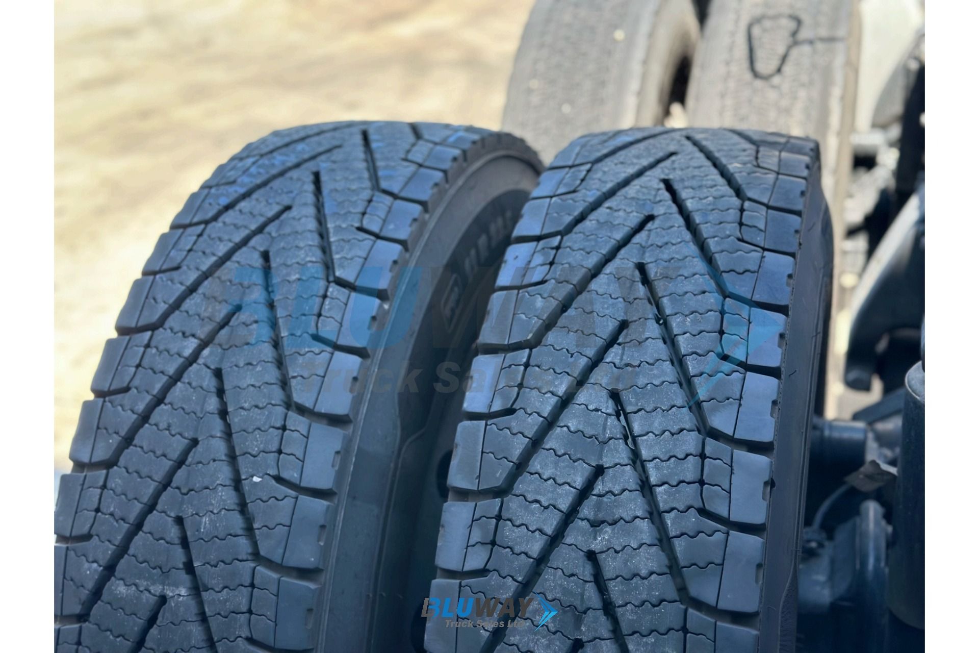2025 Freightliner Cascadia — photo 6 of 8