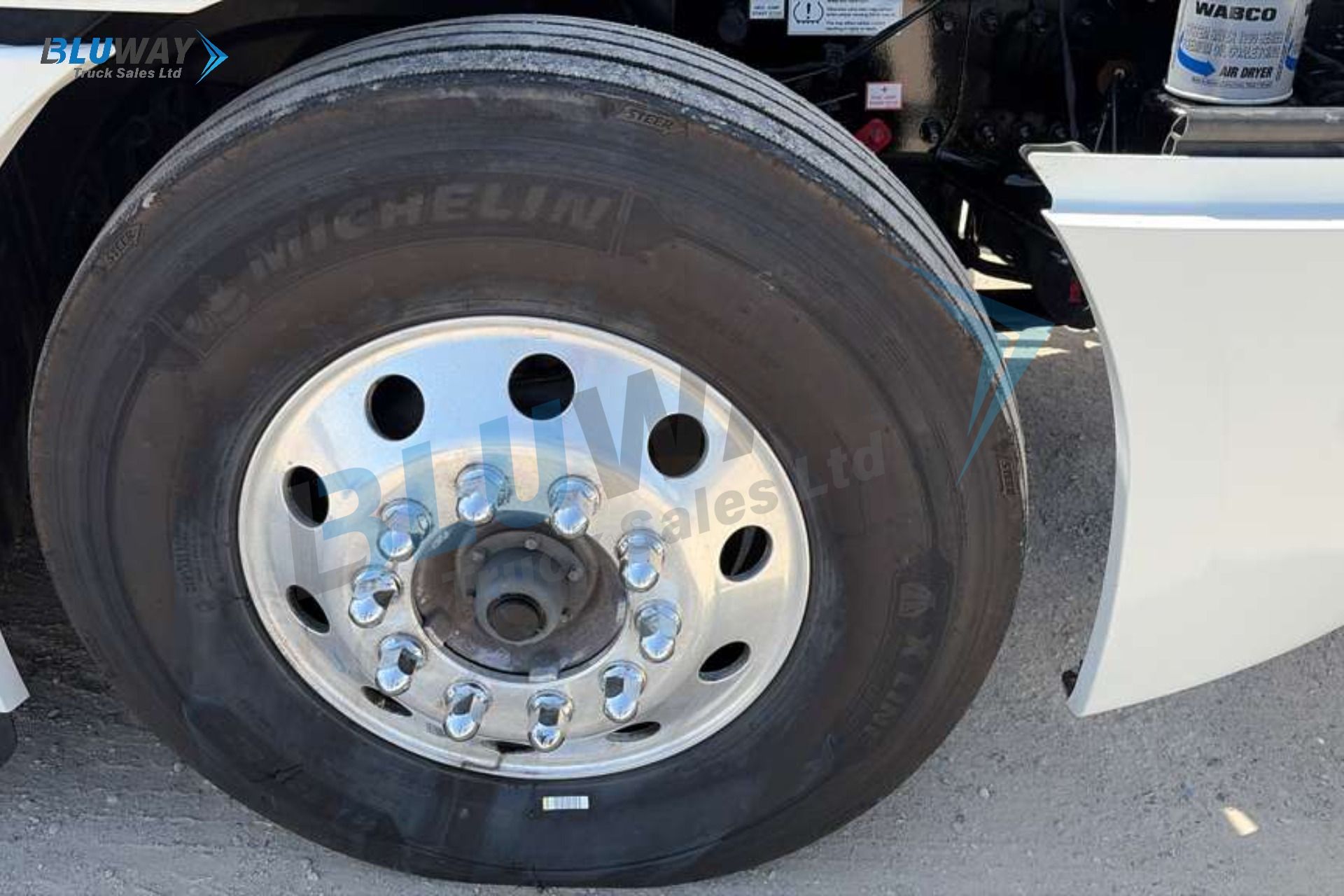 2025 Freightliner Cascadia — photo 5 of 8