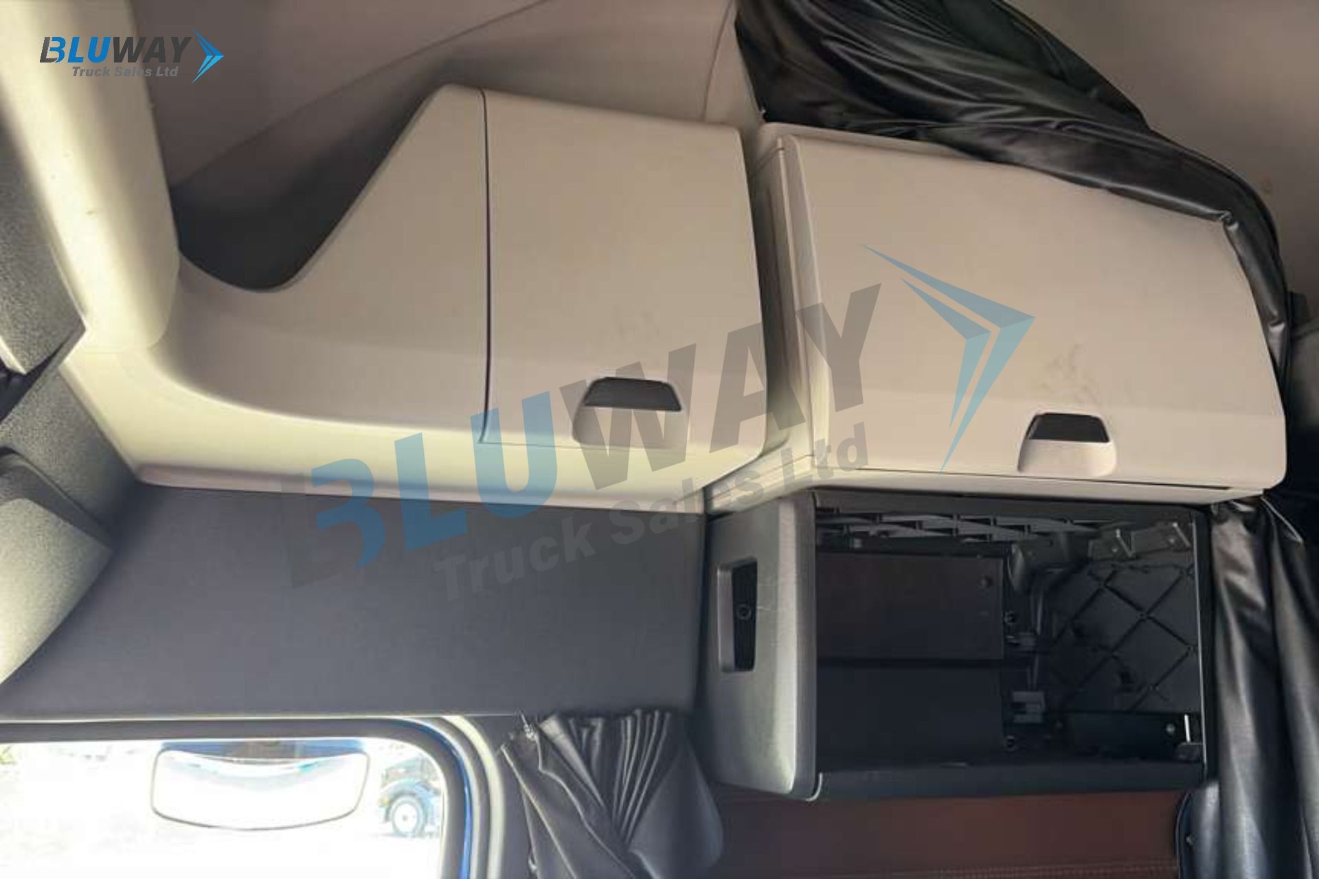 2023 Freightliner Cascadia — photo 7 of 8