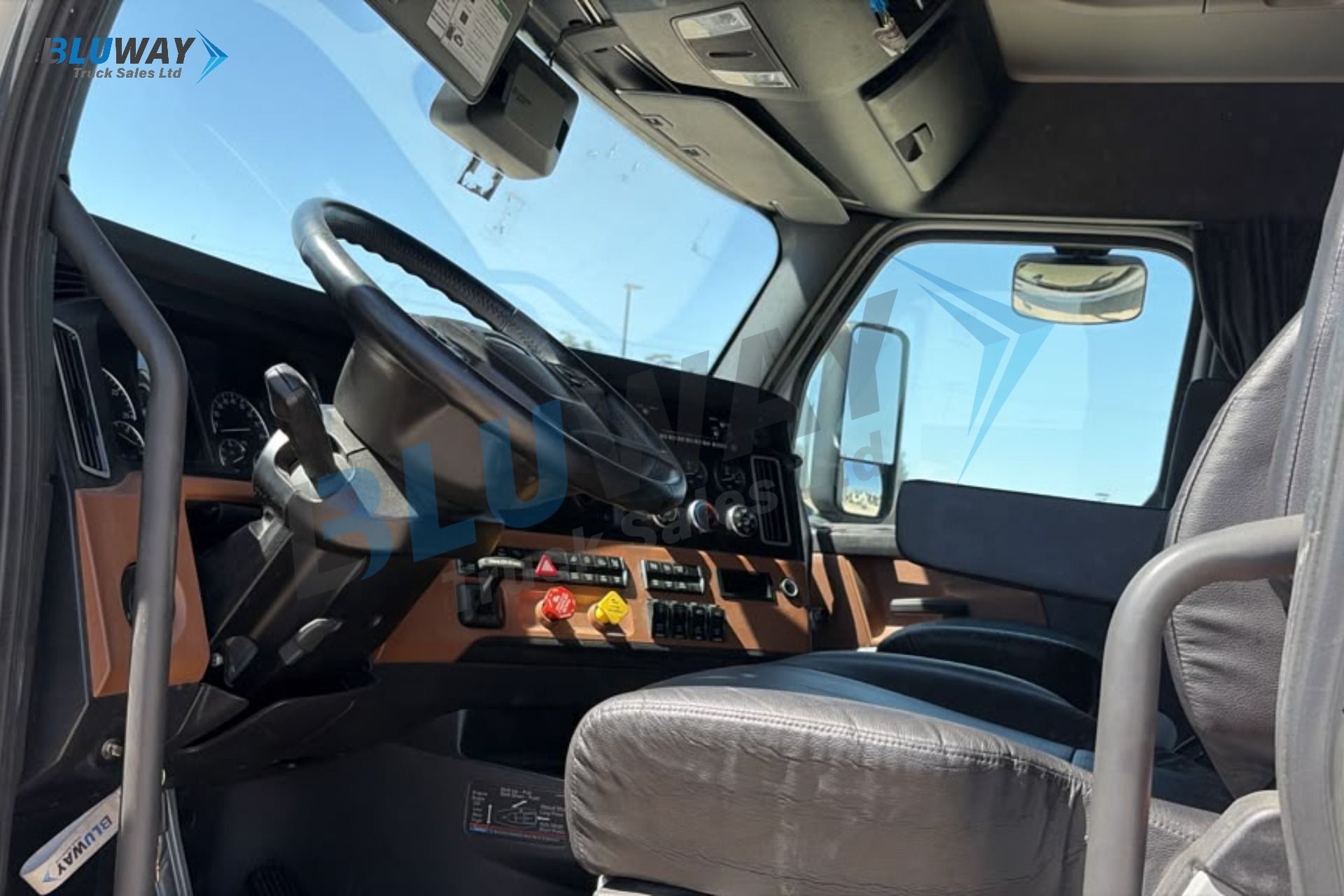 2025 Freightliner Cascadia — photo 8 of 8