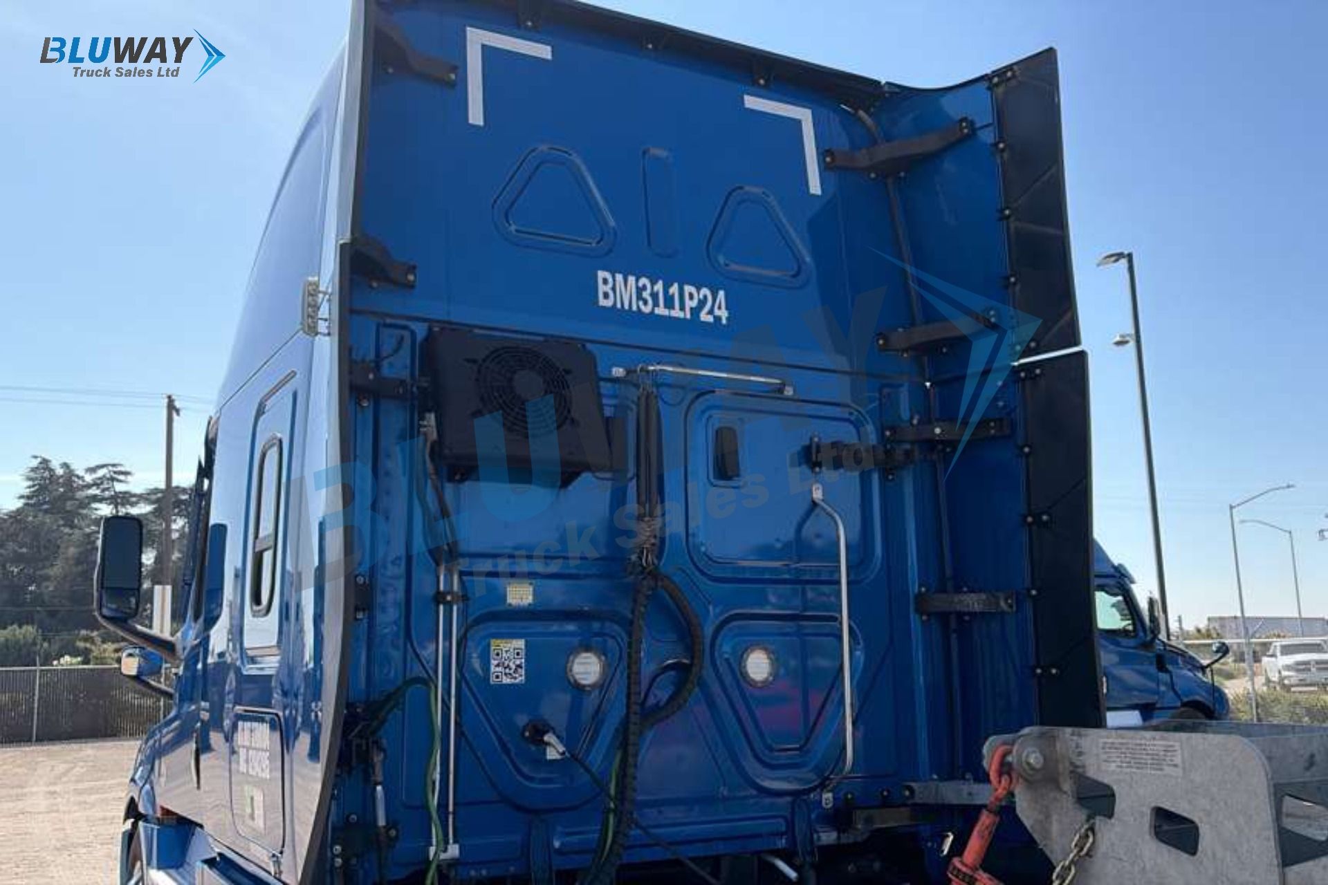 2024 Freightliner Cascadia — photo 6 of 8