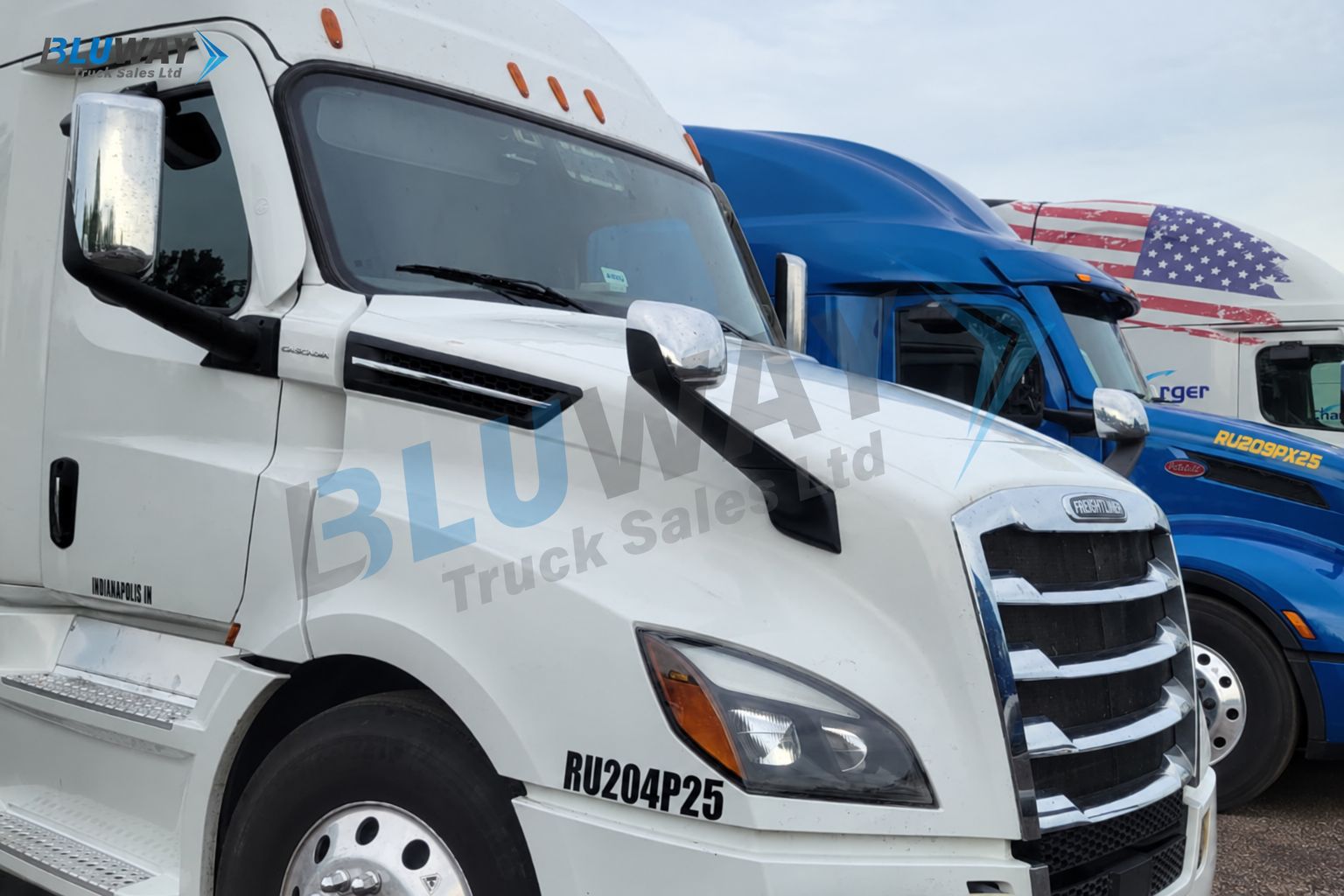 2025 Freightliner Cascadia — photo 5 of 8