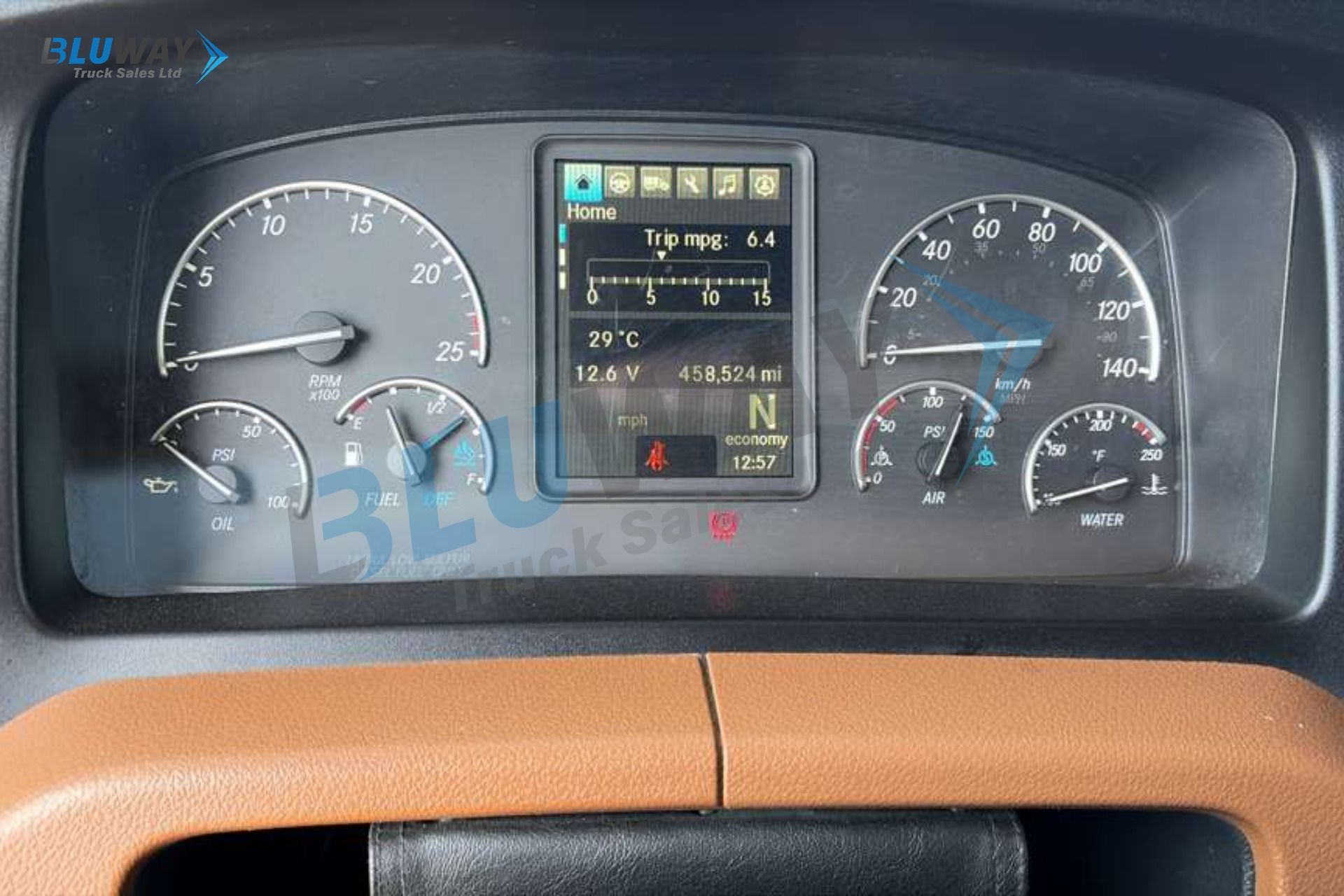 2023 Freightliner Cascadia — photo 6 of 8