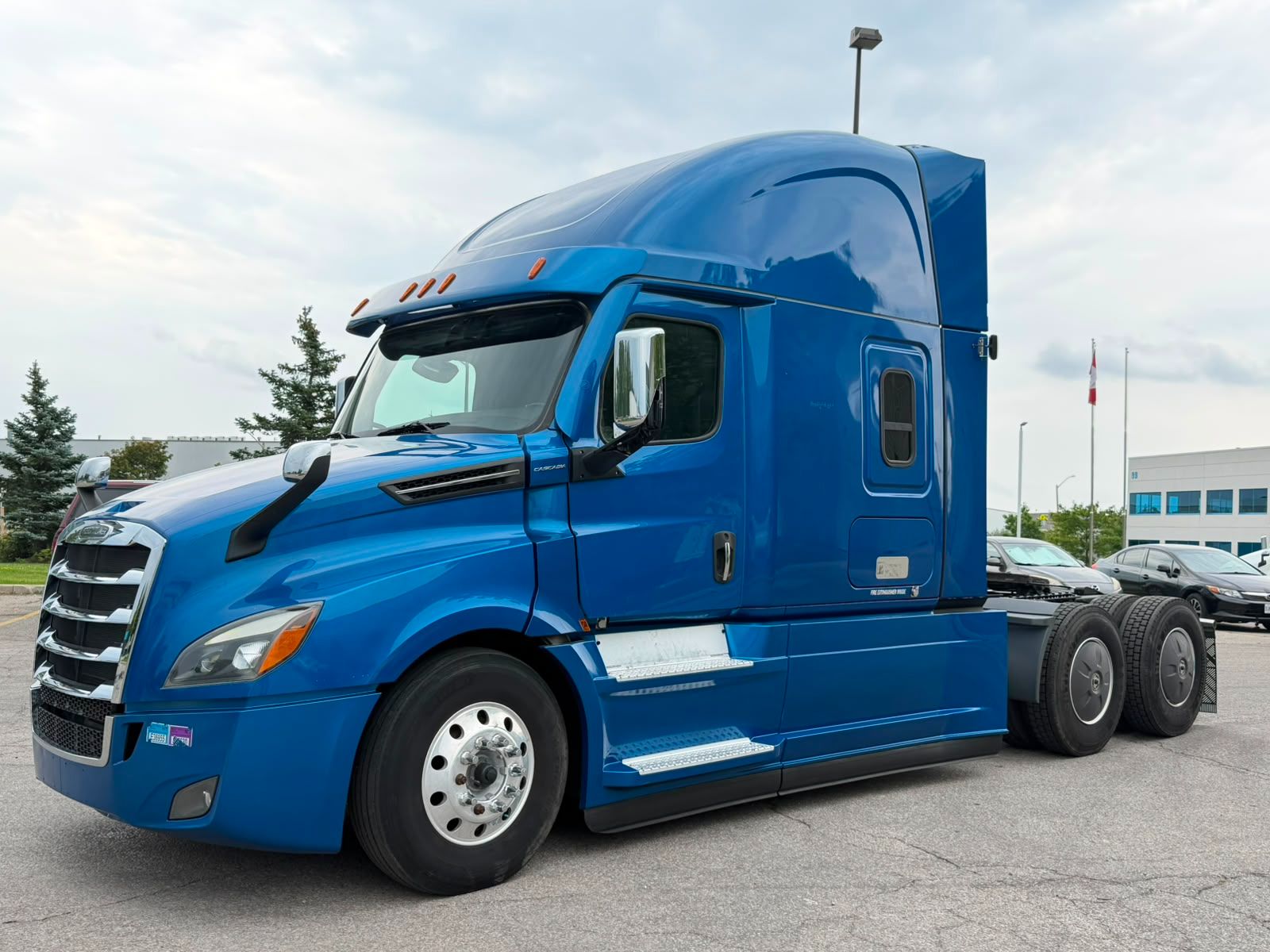 2024 Freightliner Cascadia — photo 1 of 8