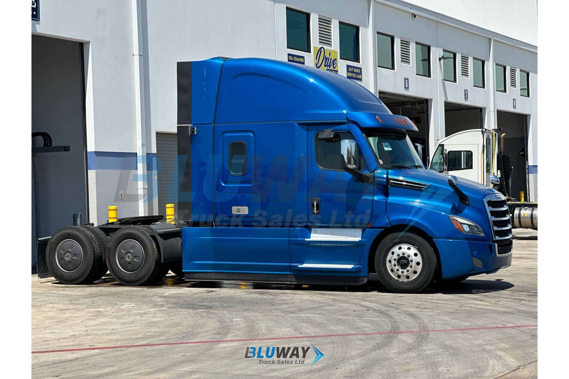 2024 Freightliner Cascadia — photo 4 of 8