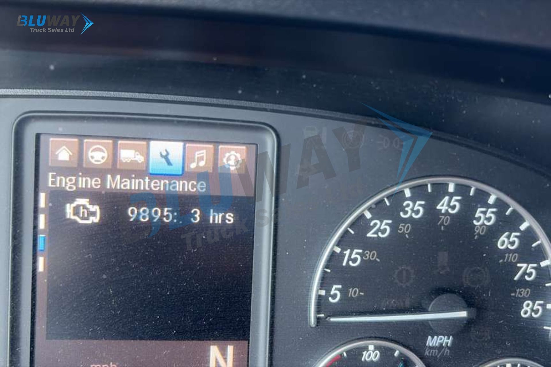 2025 Freightliner Cascadia — photo 2 of 8