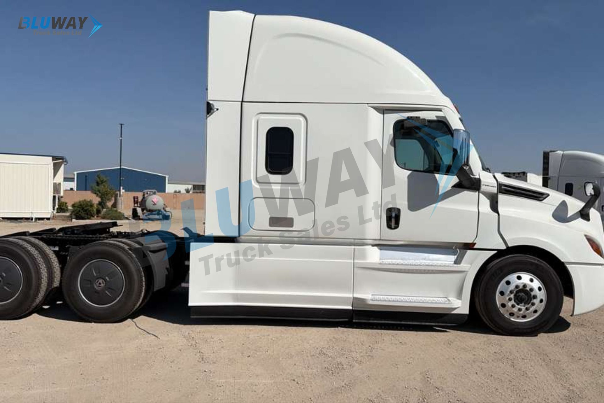 2025 Freightliner Cascadia — photo 2 of 8