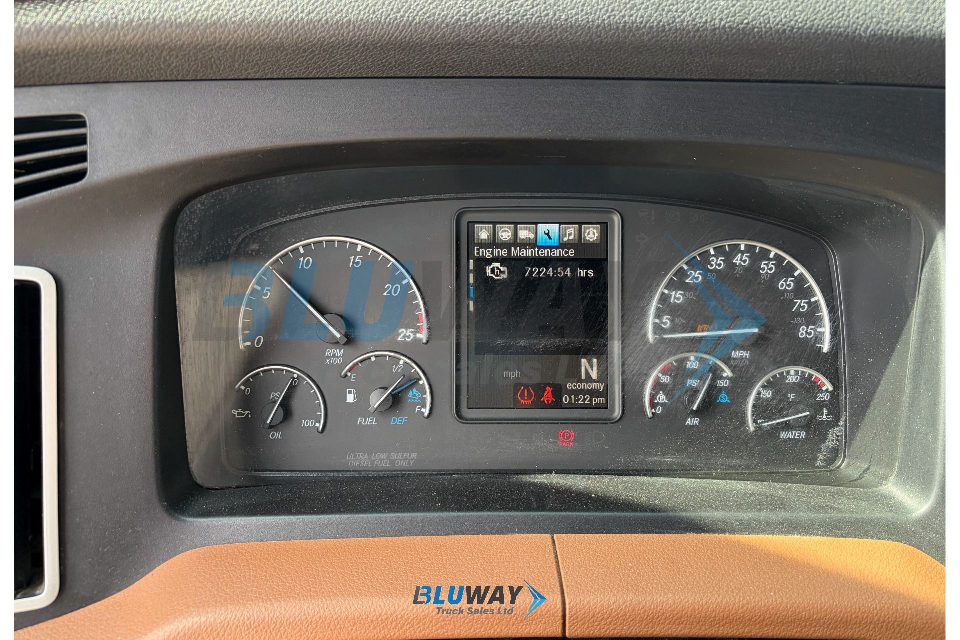 2025 Freightliner Cascadia โ photo 5 of 8