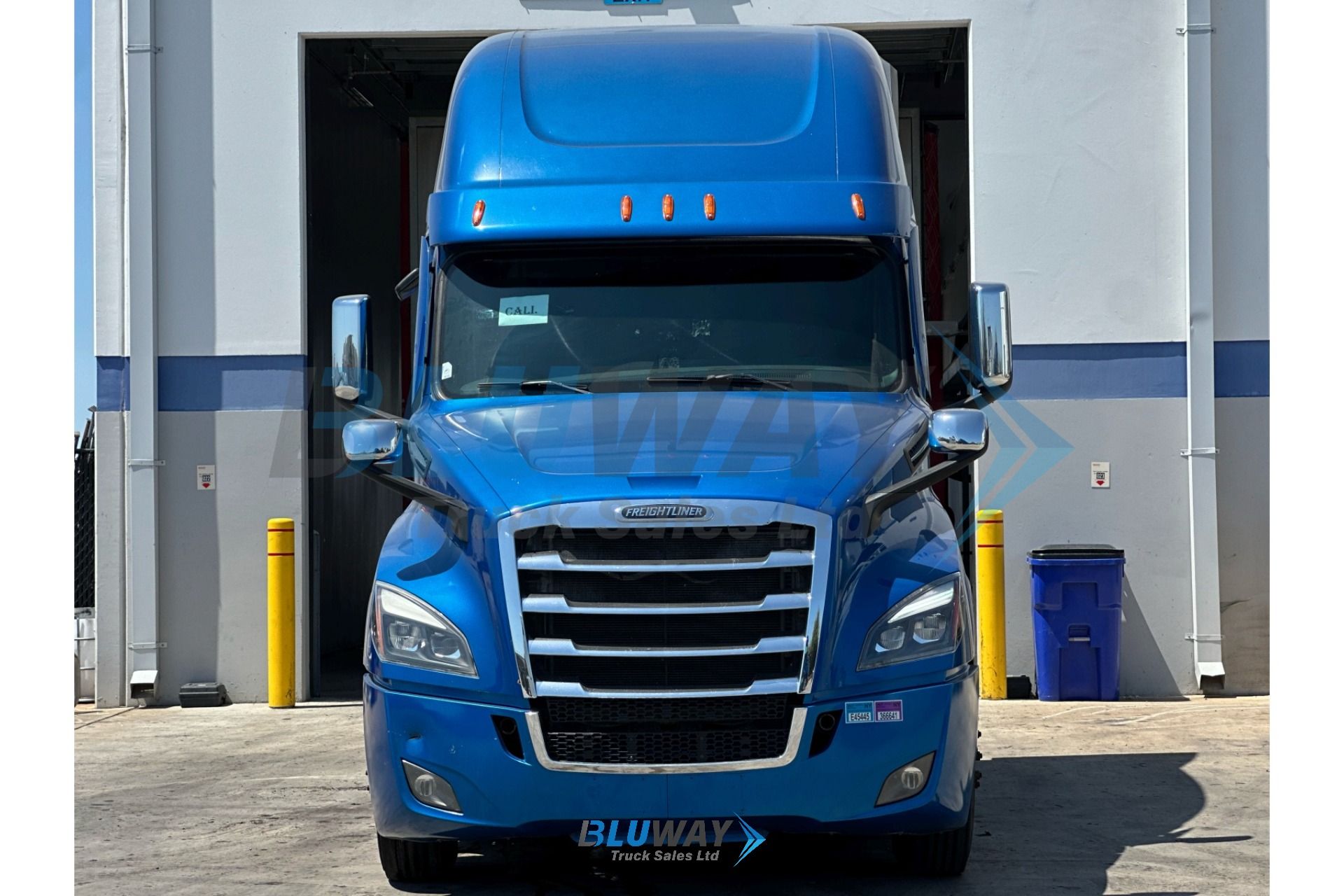 2024 Freightliner Cascadia — photo 3 of 8