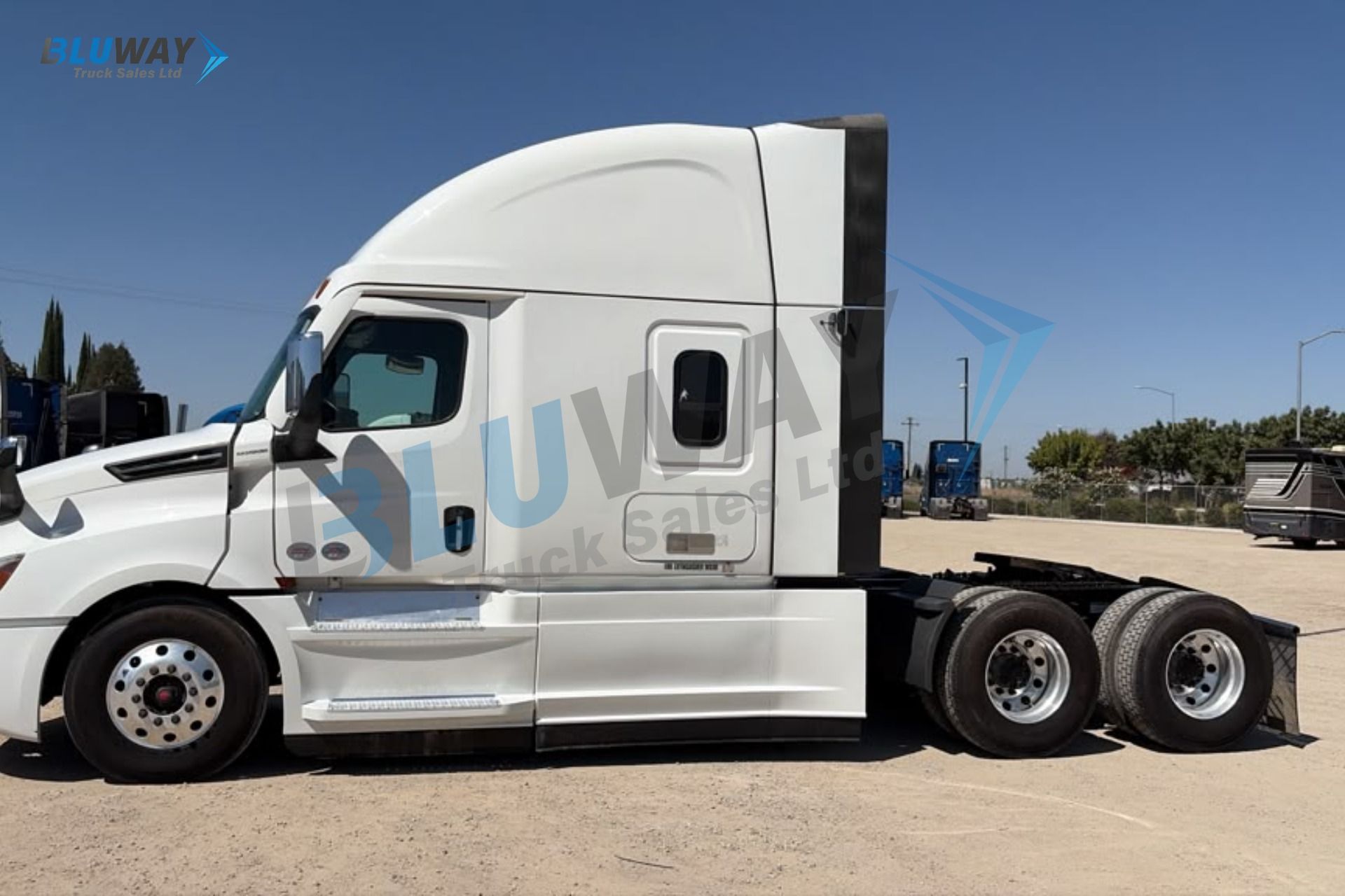 2025 Freightliner Cascadia — photo 3 of 8
