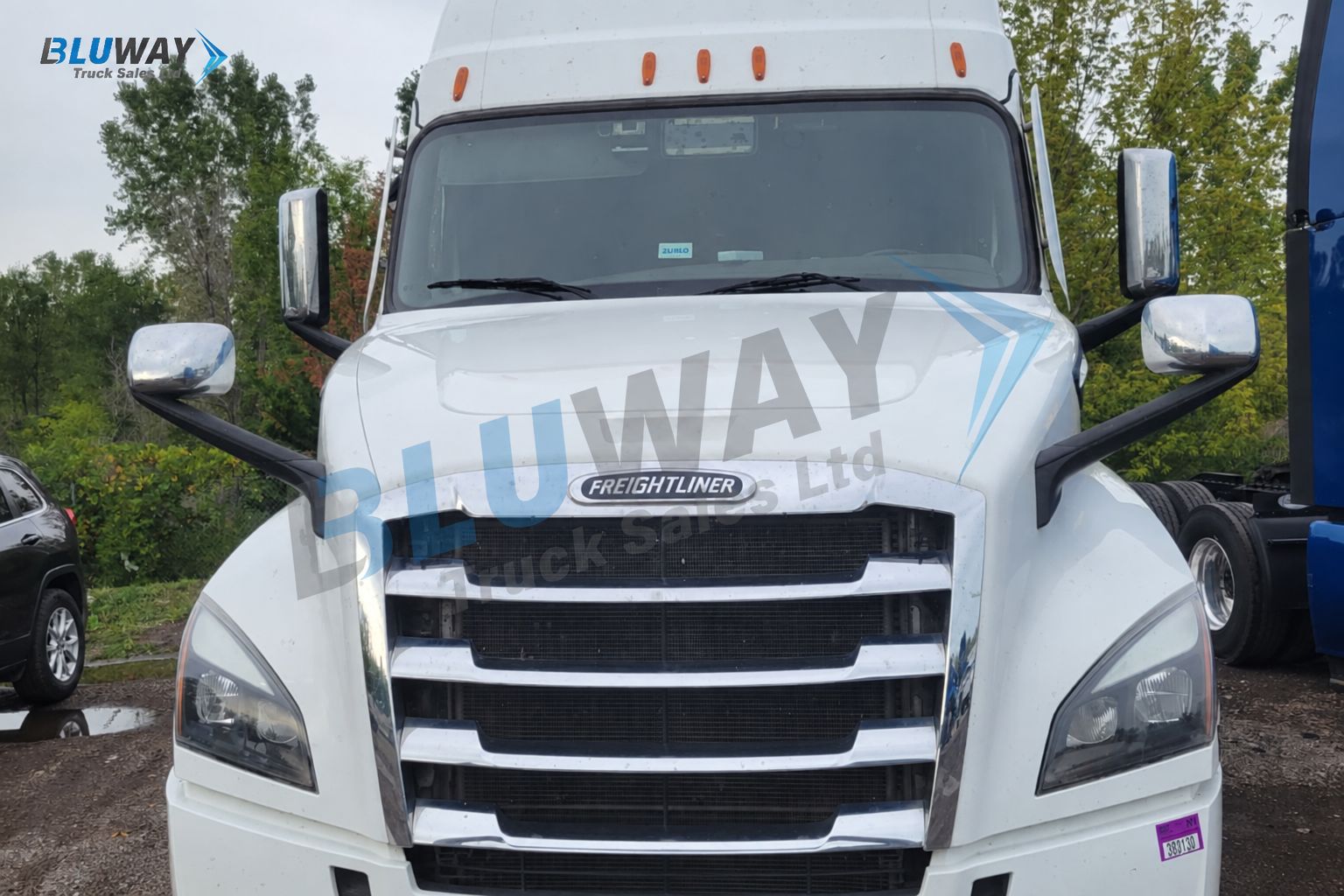 2025 Freightliner Cascadia — photo 6 of 8