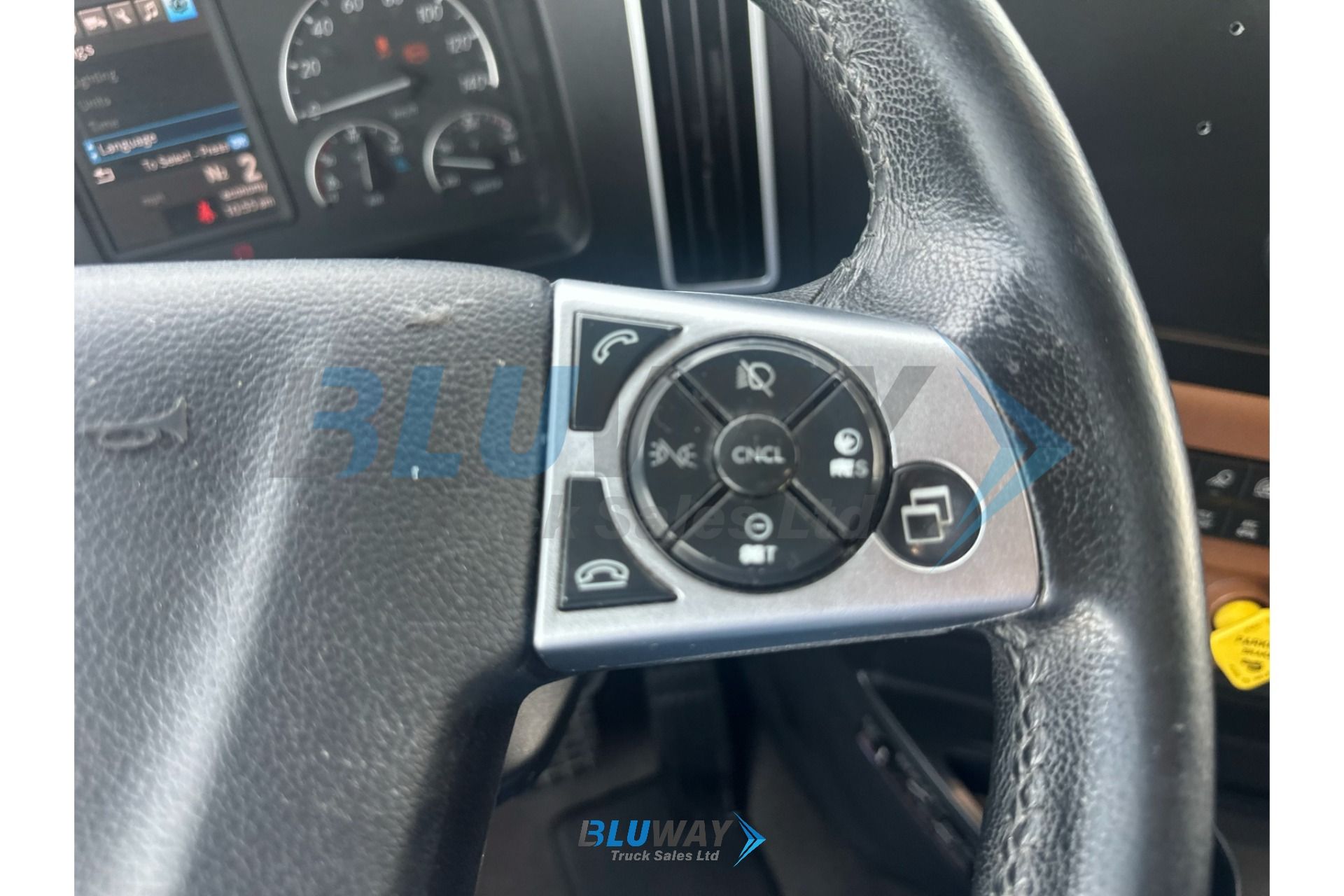 2024 Freightliner Cascadia — photo 6 of 8