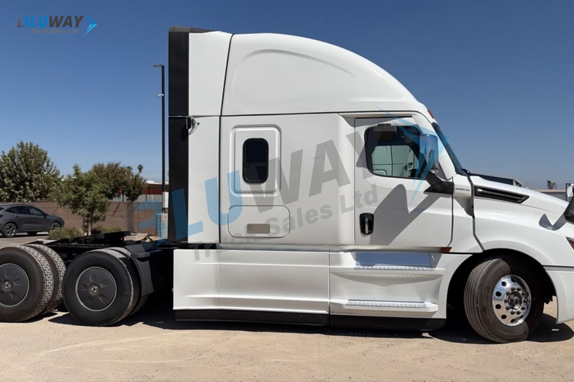 2025 Freightliner Cascadia — photo 4 of 8