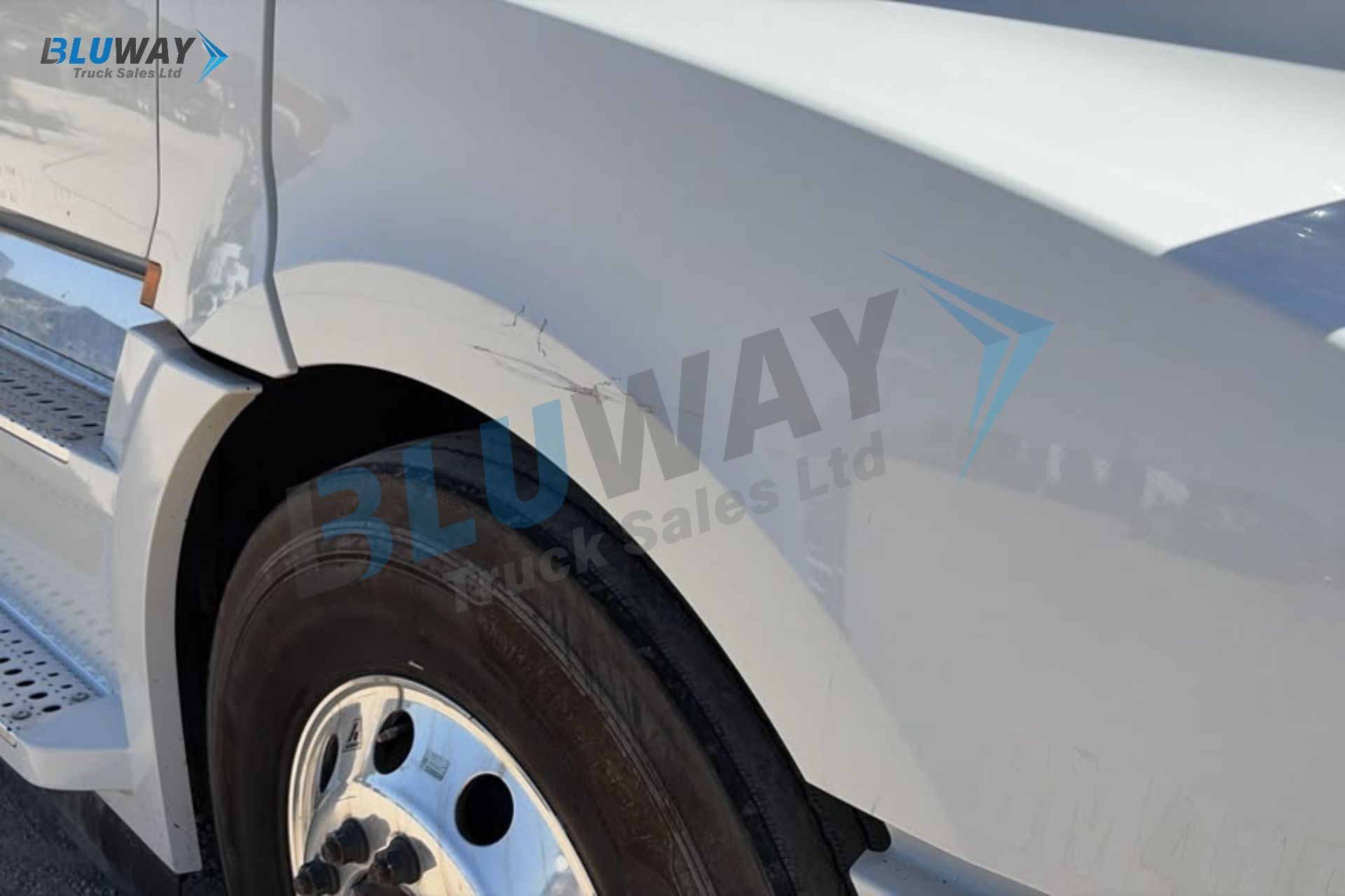 2025 Freightliner Cascadia — photo 7 of 8