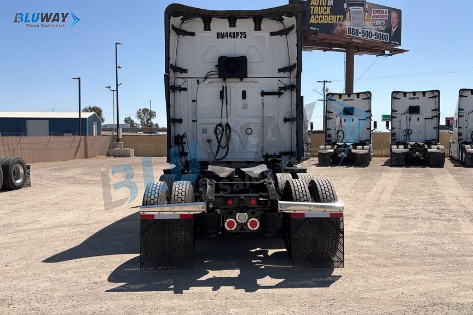 2025 Freightliner Cascadia — photo 7 of 8