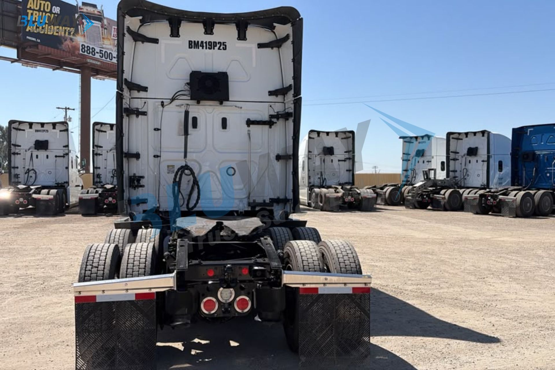 2025 Freightliner Cascadia — photo 8 of 8