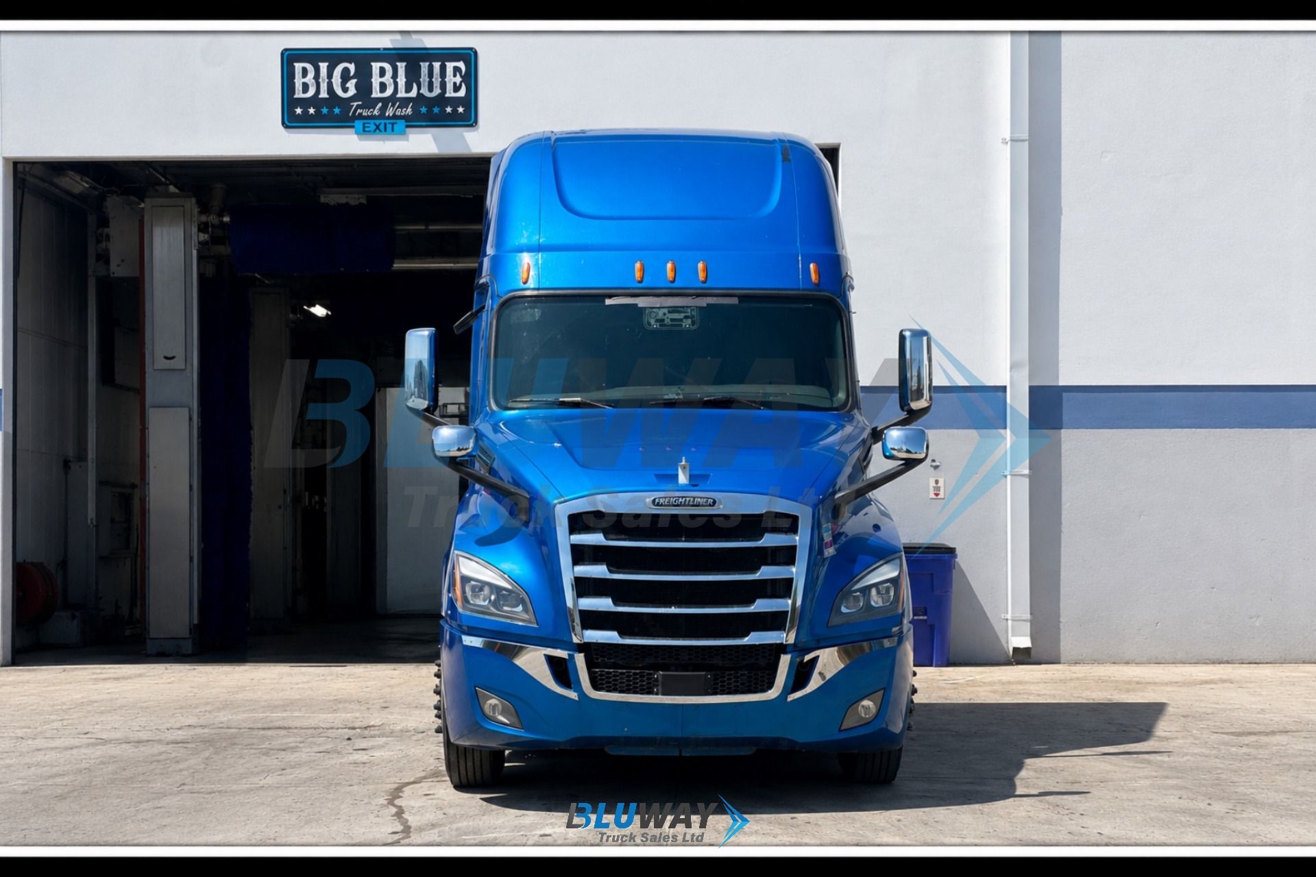 2024 Freightliner Cascadia — photo 2 of 8