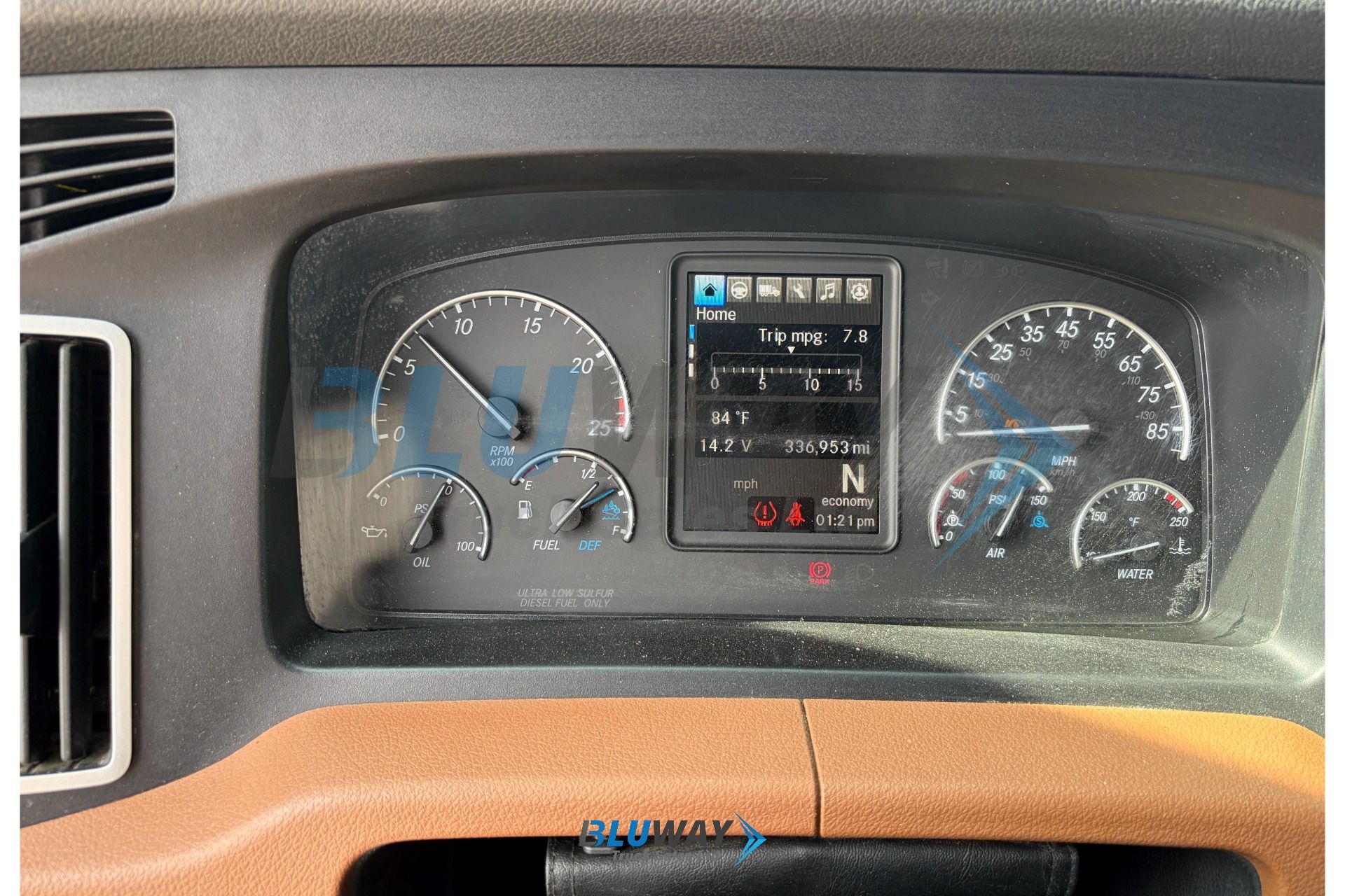 2025 Freightliner Cascadia โ photo 4 of 8