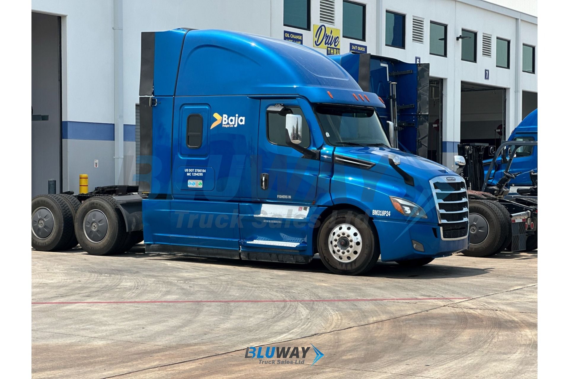 2024 Freightliner Cascadia — photo 2 of 8