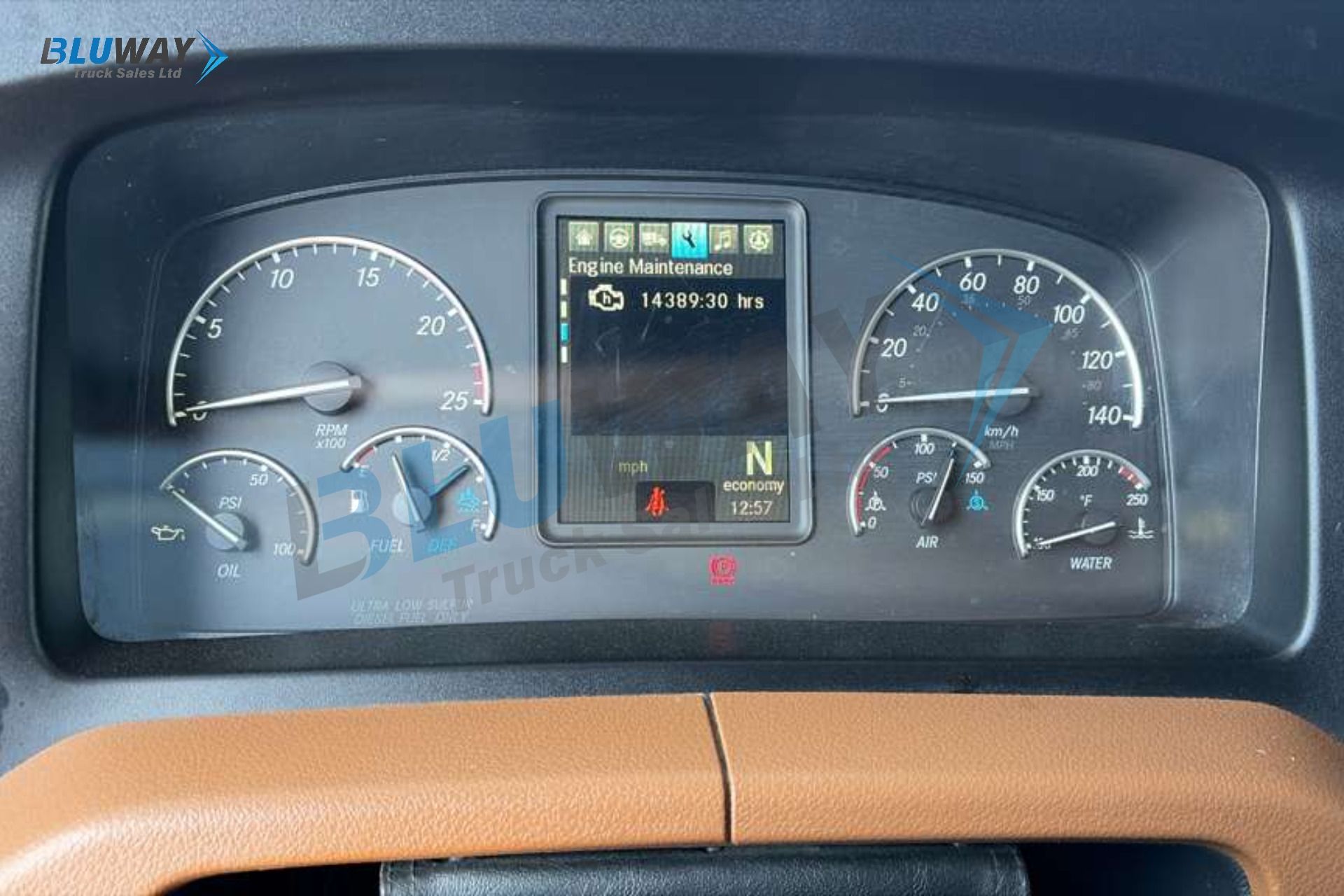 2023 Freightliner Cascadia — photo 4 of 8