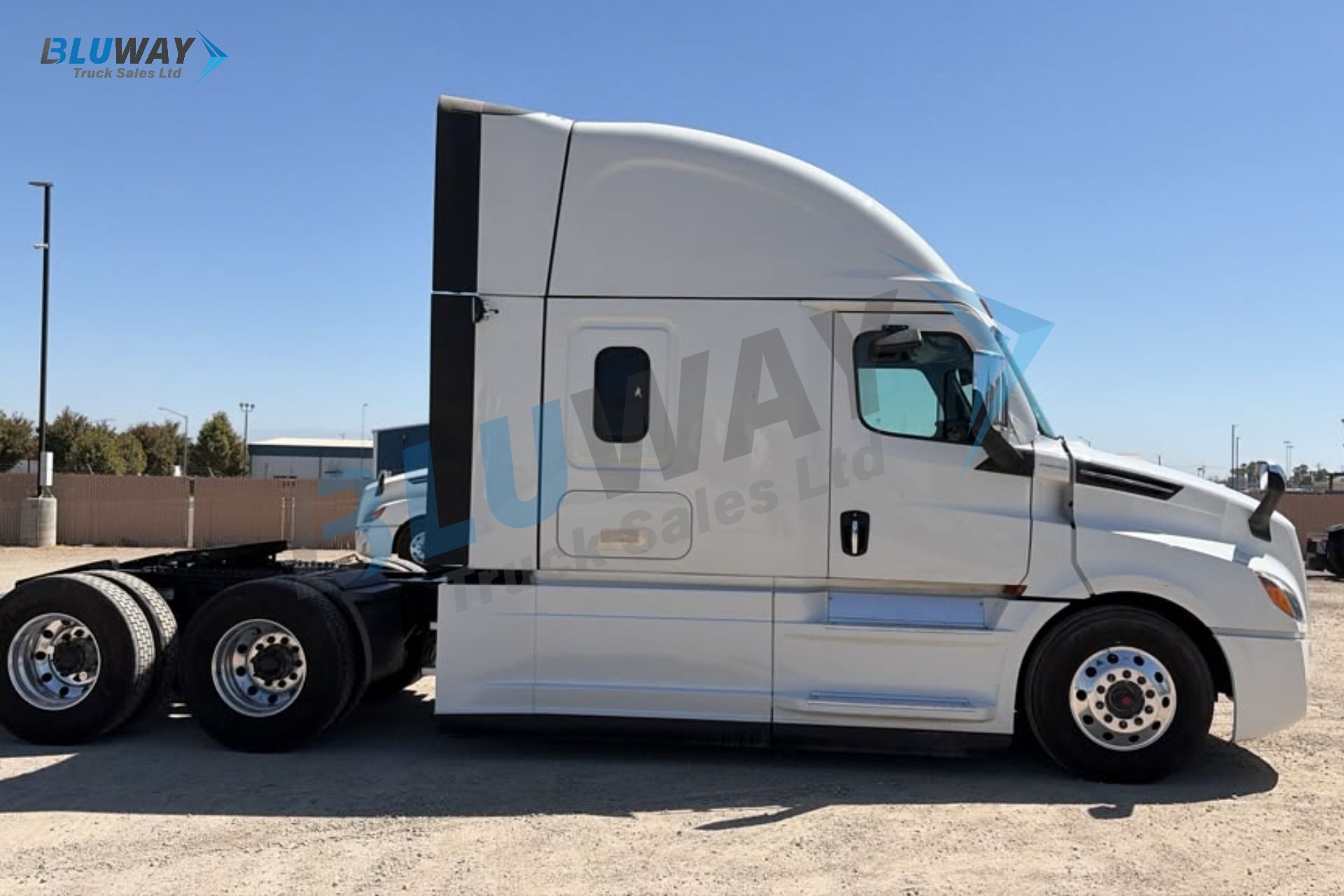 2025 Freightliner Cascadia — photo 5 of 8