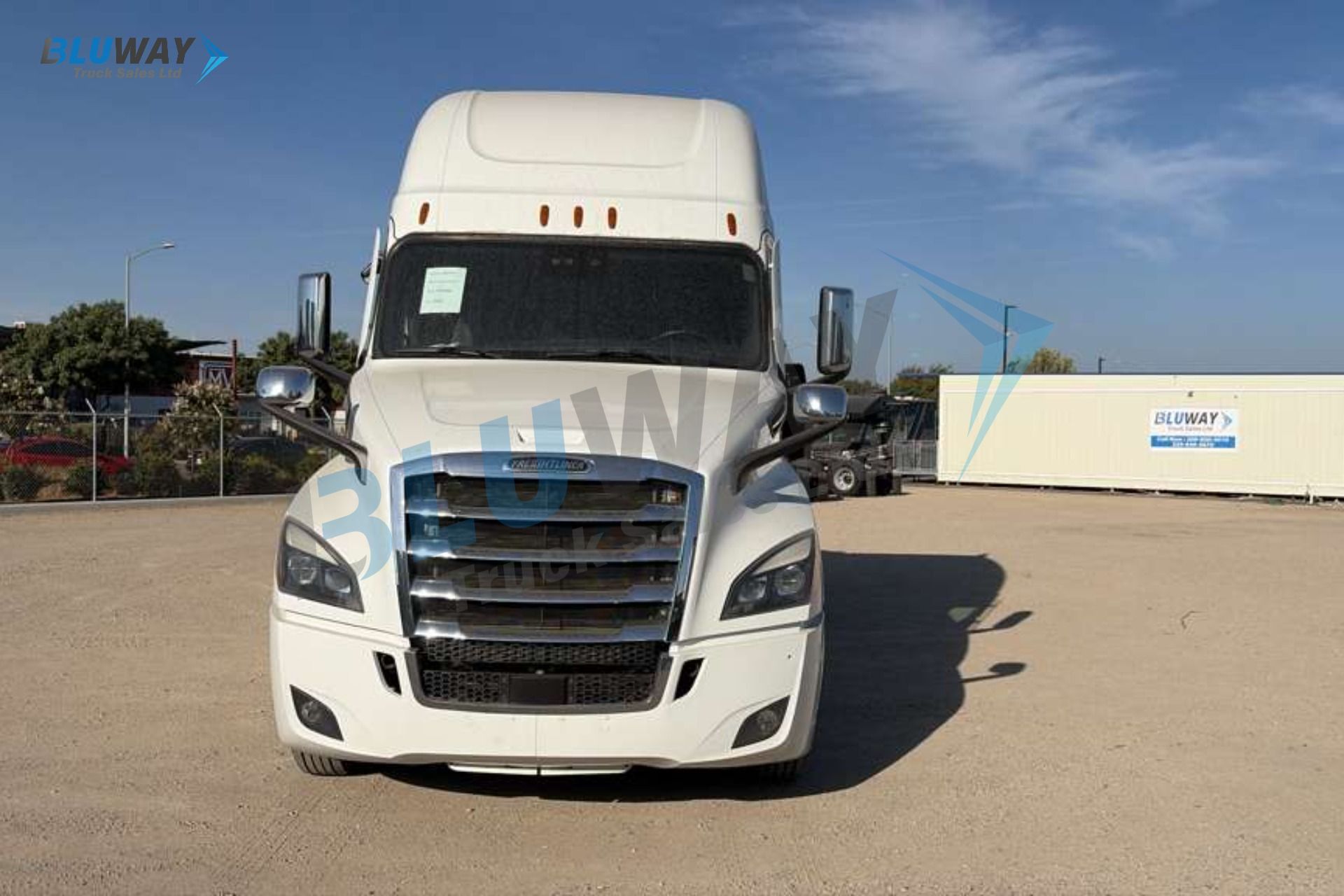 2025 Freightliner Cascadia — photo 4 of 8